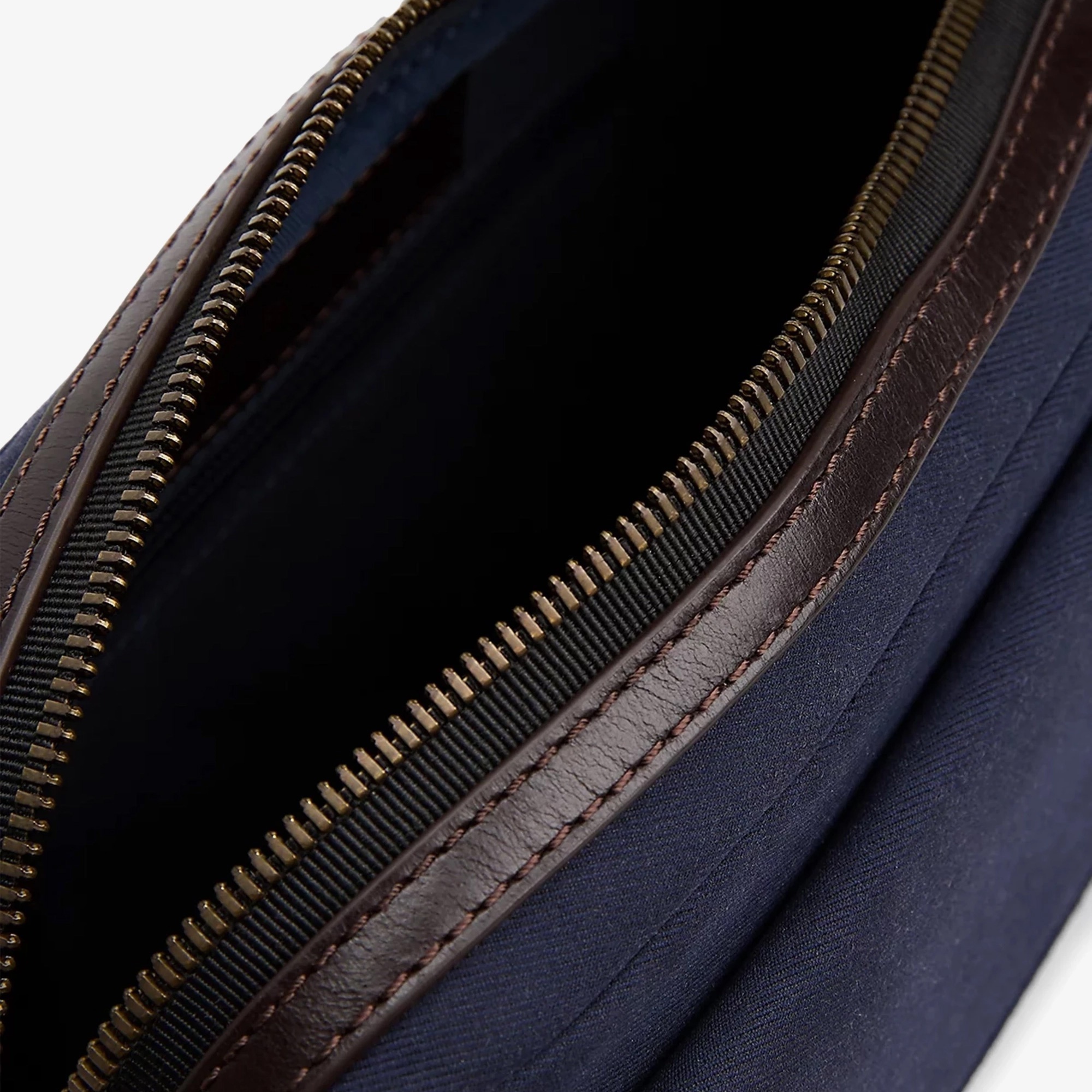 Tommy Hilfiger Casual Prep Erkek Lacivert Çapraz Çanta