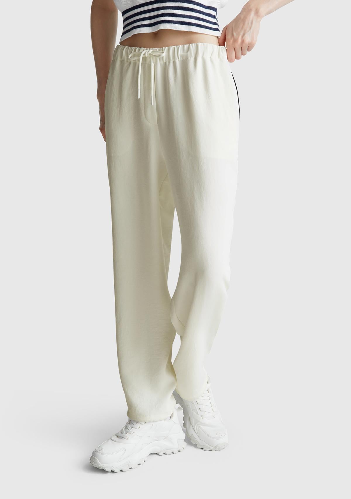  Kadın Krem Beli Bağcıklı Cepli Pantolon