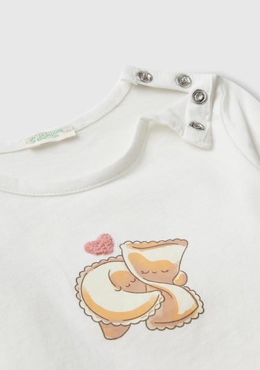  Bebek Beyaz Önü ve Arkası Yama Baskılı Uzun Kollu T-shirt