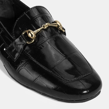  Kadın Siyah Kroko Baskılı Toka Detaylı Deri Loafer