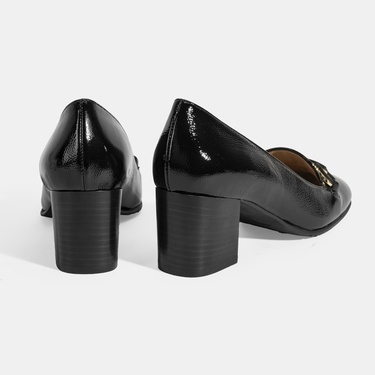  Luca Grossi Kadın Siyah Toka Aksesuarlı Rugan Topuklu Ayakkabı