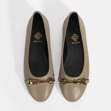  Kadın Kahve Metal Toka Aksesuarlı Deri Babet