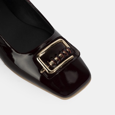  Kadın Bordo Metal Toka Aksesuarlı Rugan Babet