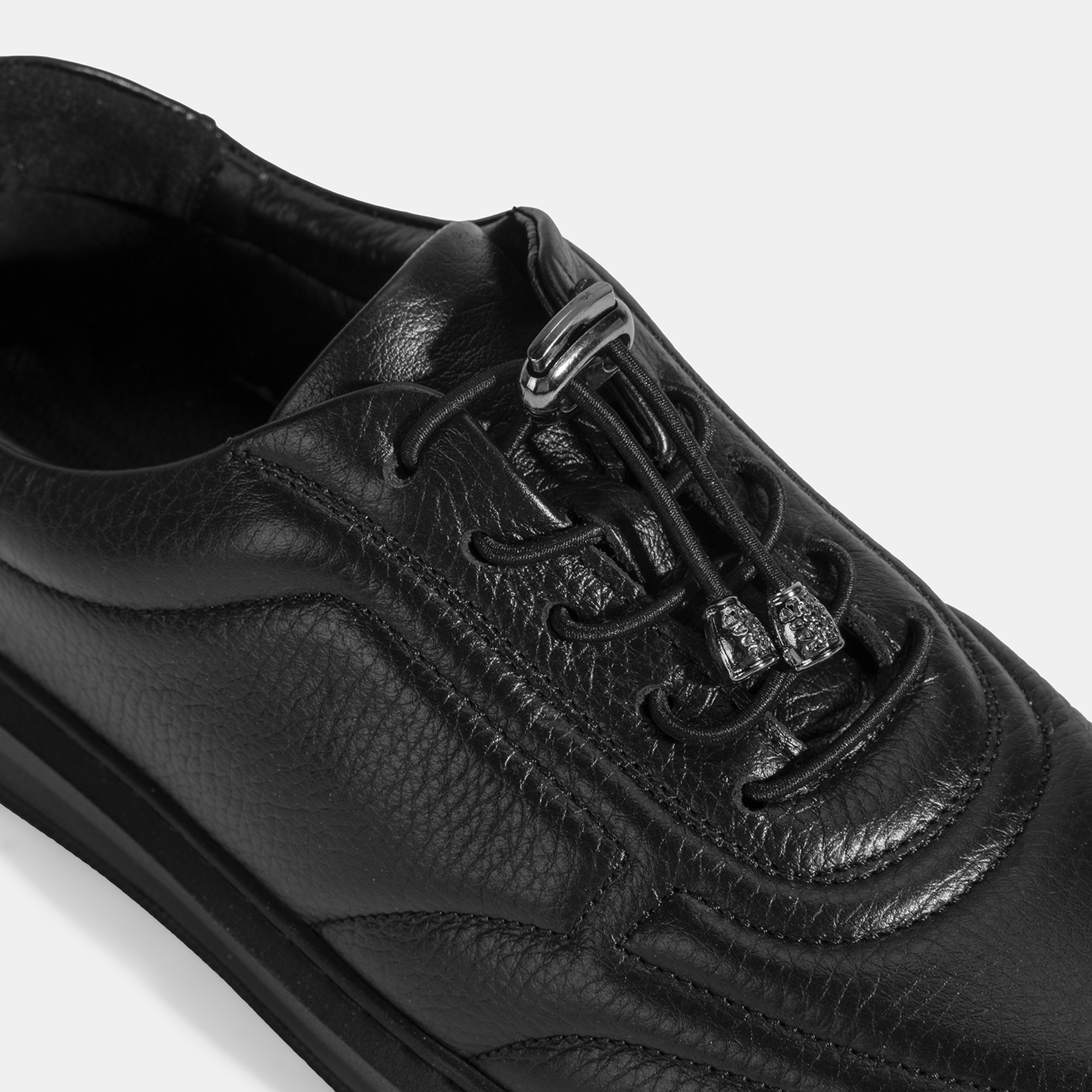 Kadın Siyah Bağcıklı Günlük Deri Ayakkabı