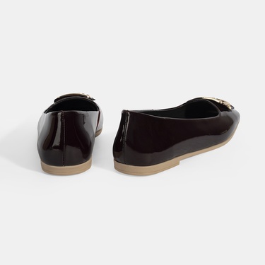  Kadın Bordo Metal Toka Aksesuarlı Rugan Babet