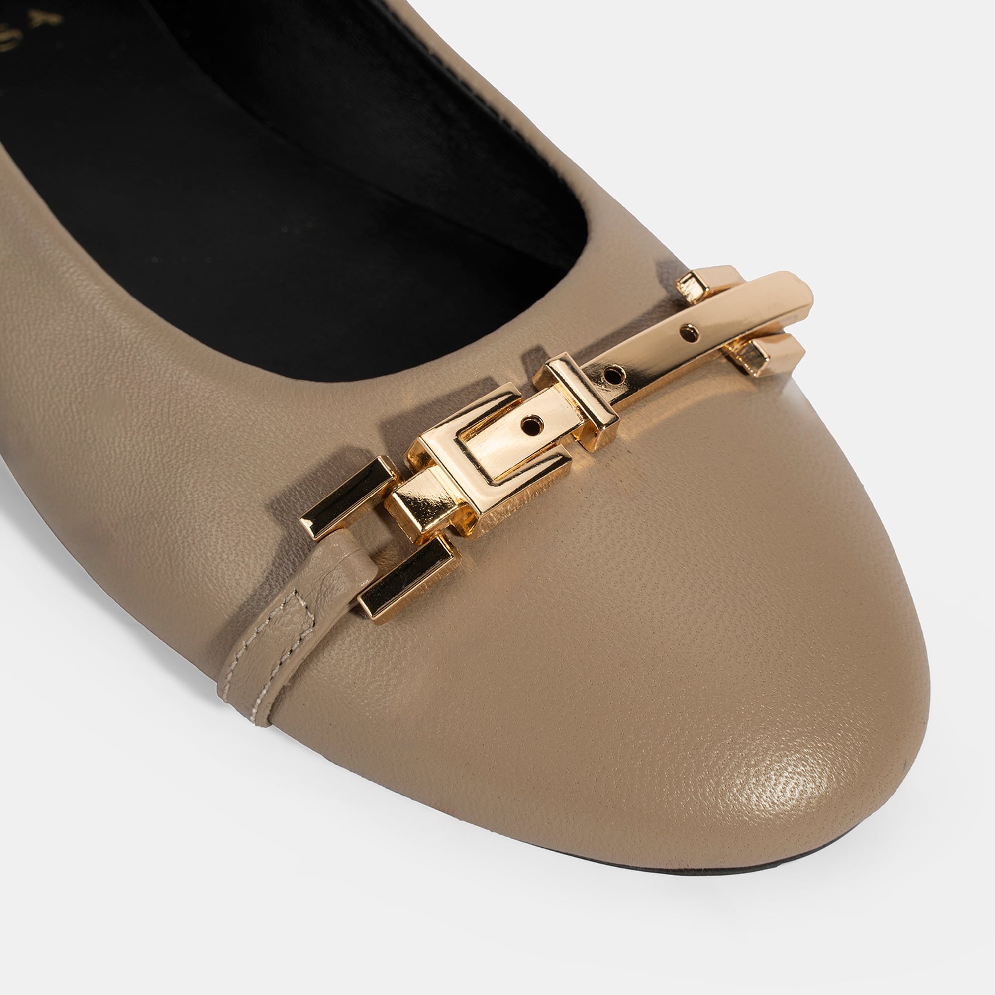 Kadın Kahve Metal Toka Aksesuarlı Deri Babet