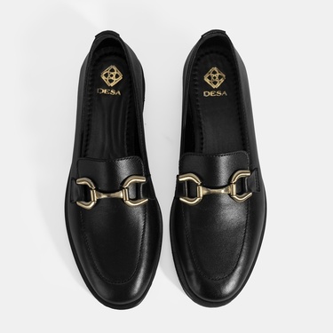  Kadın Siyah Metal Toka Aksesuarlı Deri Loafer