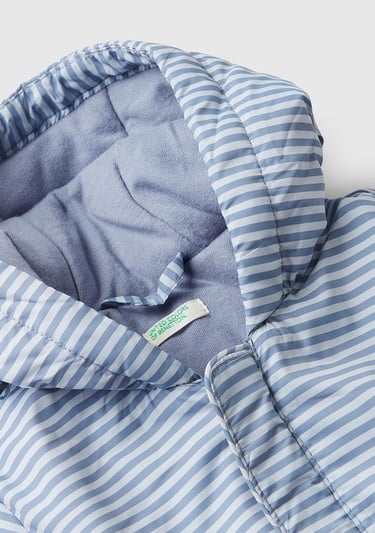  Bebek Mavi Tamamı Desenli Cepli Fermuarlı Kapüşonlu Ceket