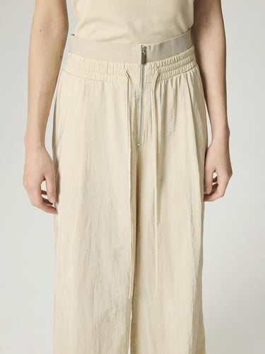  Elastik Bel ve Bağcık Detaylı Pantolon