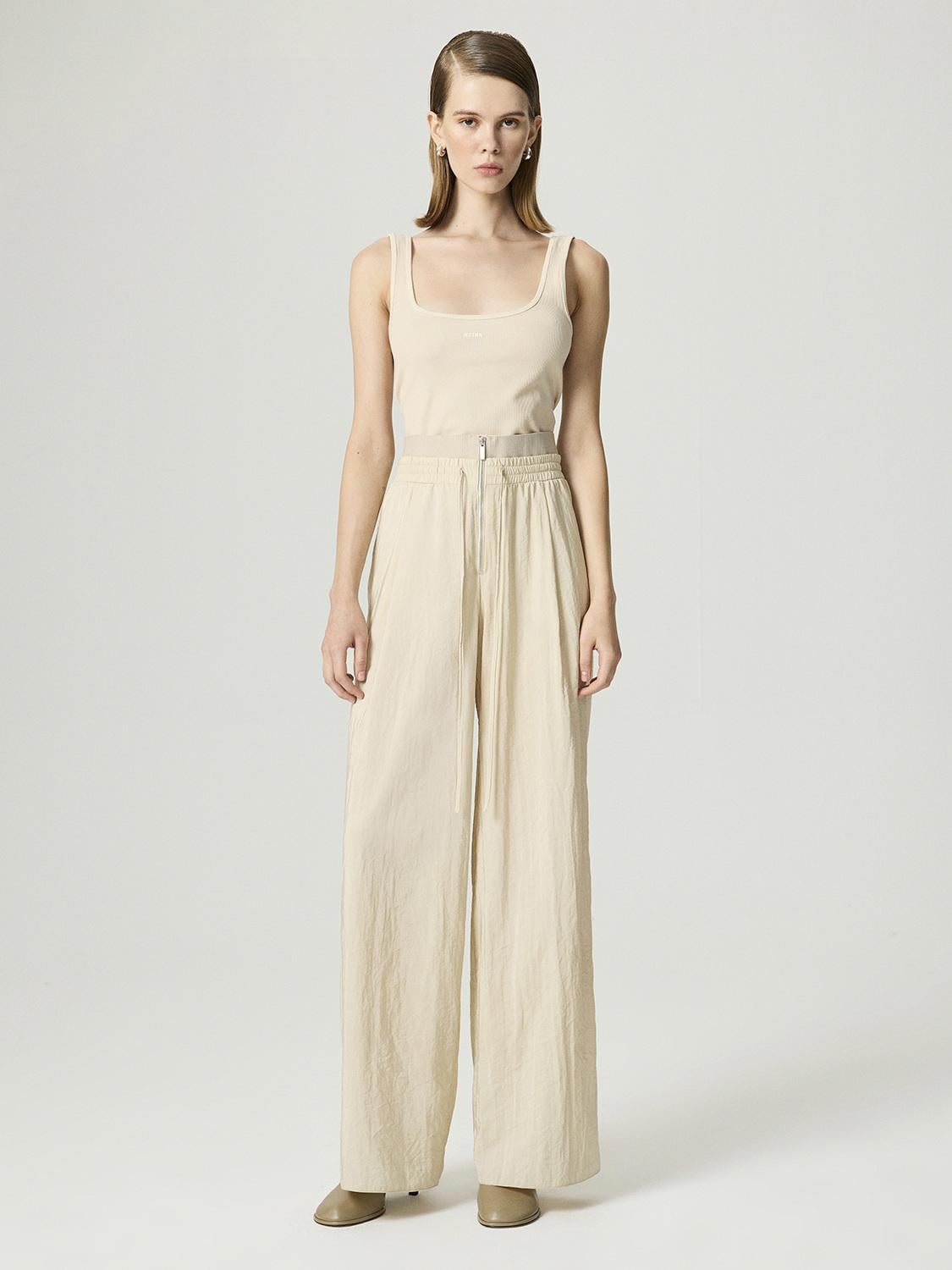  Elastik Bel ve Bağcık Detaylı Pantolon