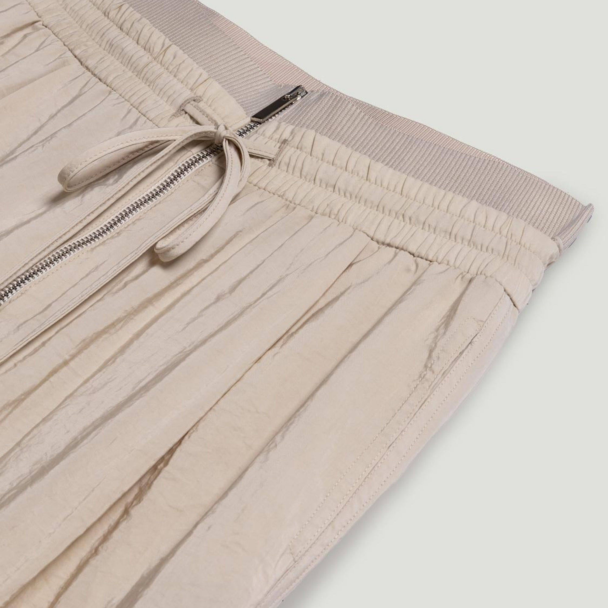 Elastik Bel ve Bağcık Detaylı Pantolon