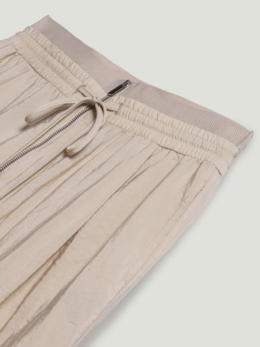  Elastik Bel ve Bağcık Detaylı Pantolon