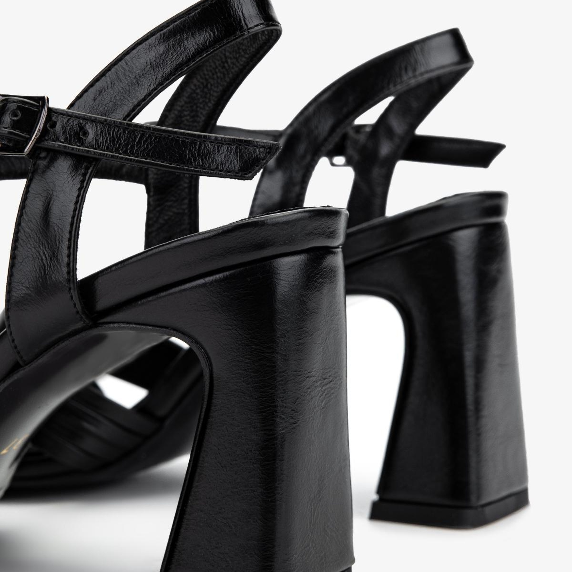 Valmenti Kadın Vegan Siyah Topuklu Ayakkabı