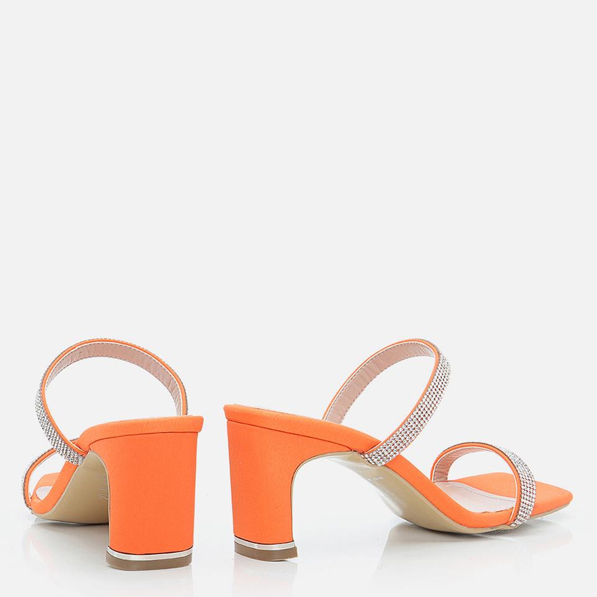 Turuncu Kadın Terlik