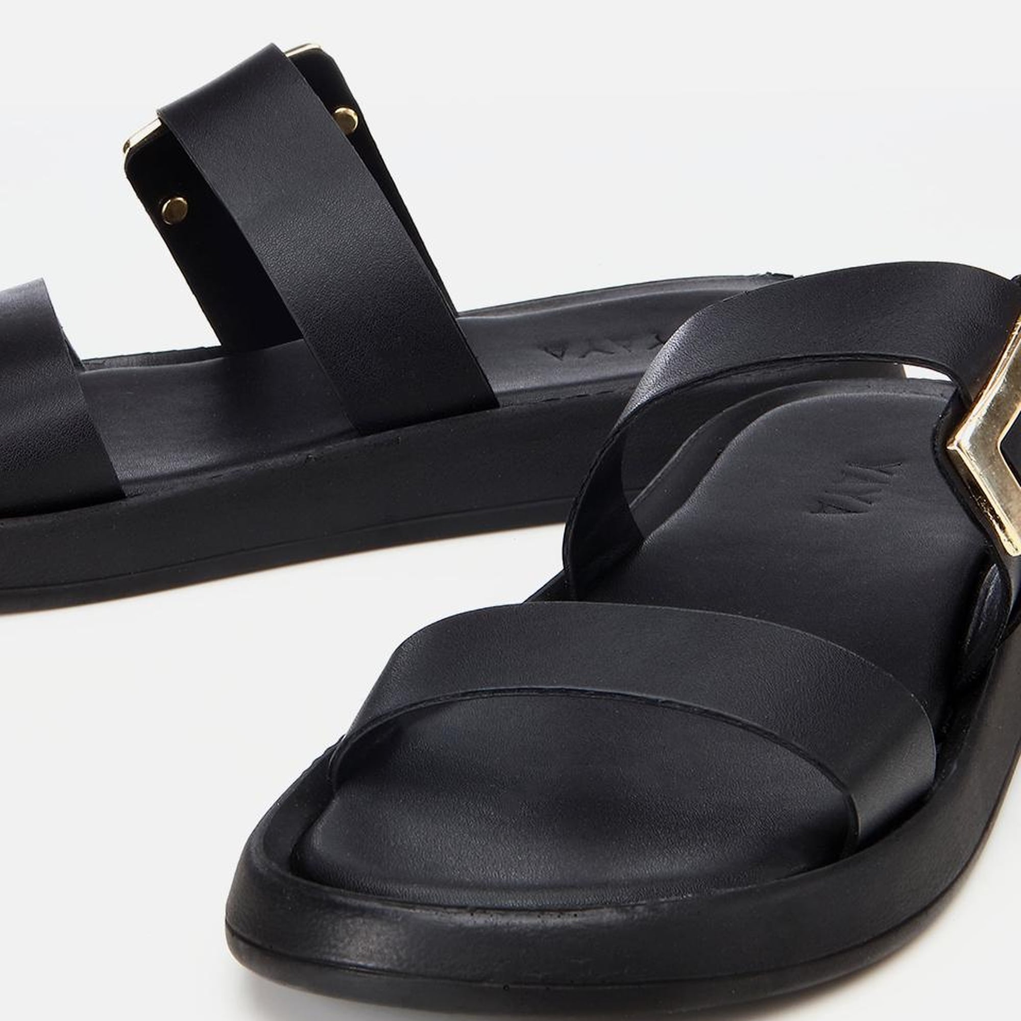 Kadın Siyah Yaya Tokalı Düz Terlik