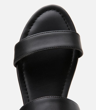  Kadın Siyah Dolgu Topuklu Sandalet