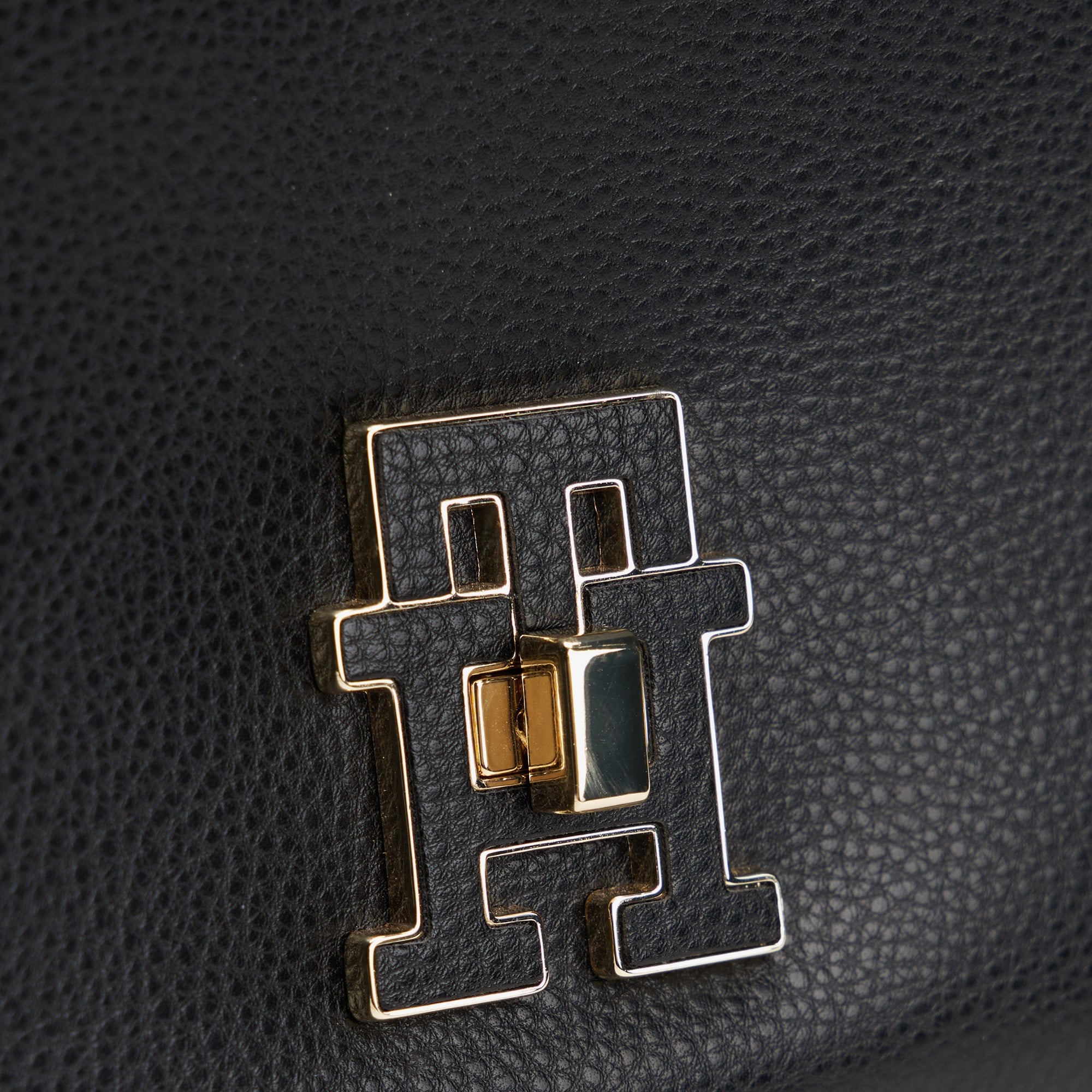 Tommy Hilfiger Modern Mini Kadın Siyah Çapraz Çanta