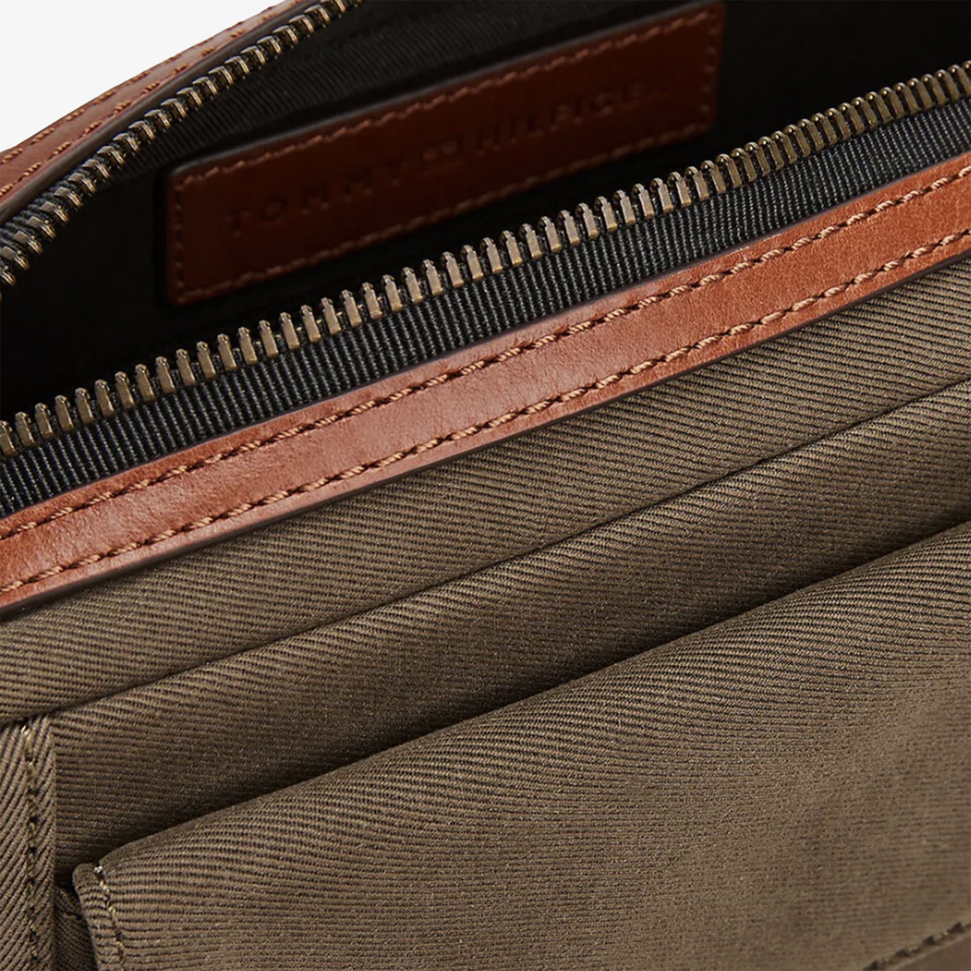 Tommy Hilfiger Casual Prep Erkek Kahverengi Çapraz Çanta