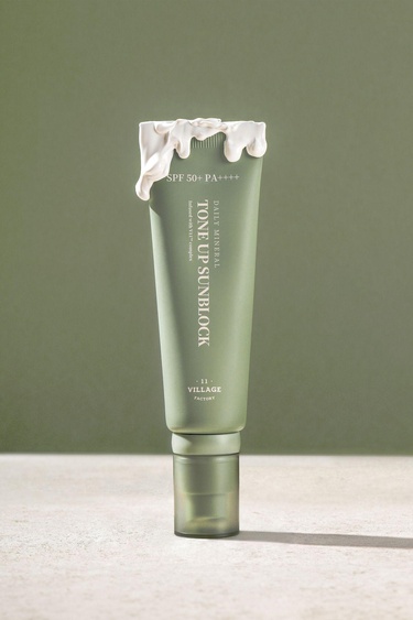  Village 11 Factory Daily Mineral Tone Up Sunblock SPF 50+ PA++++ 50ml - %100 Mineral & Ton Eşitleyici Beyazlık Bırakmayan Vegan Güneş Kremi