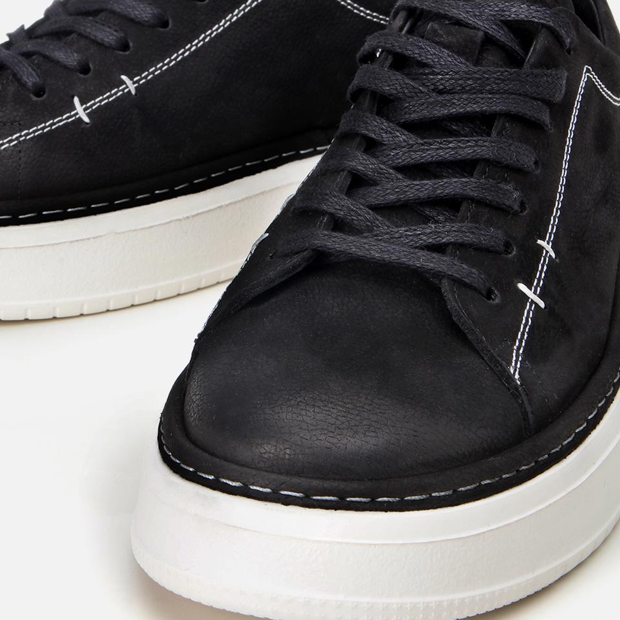 Erkek Nubuk Deri Siyah Hafif Tabanlı Spor Ayakkabı