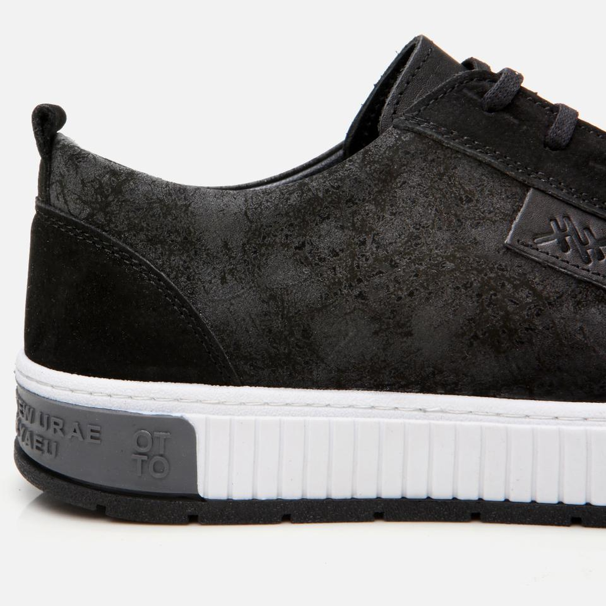 Erkek Deri Siyah Baskılı Spor Ayakkabı