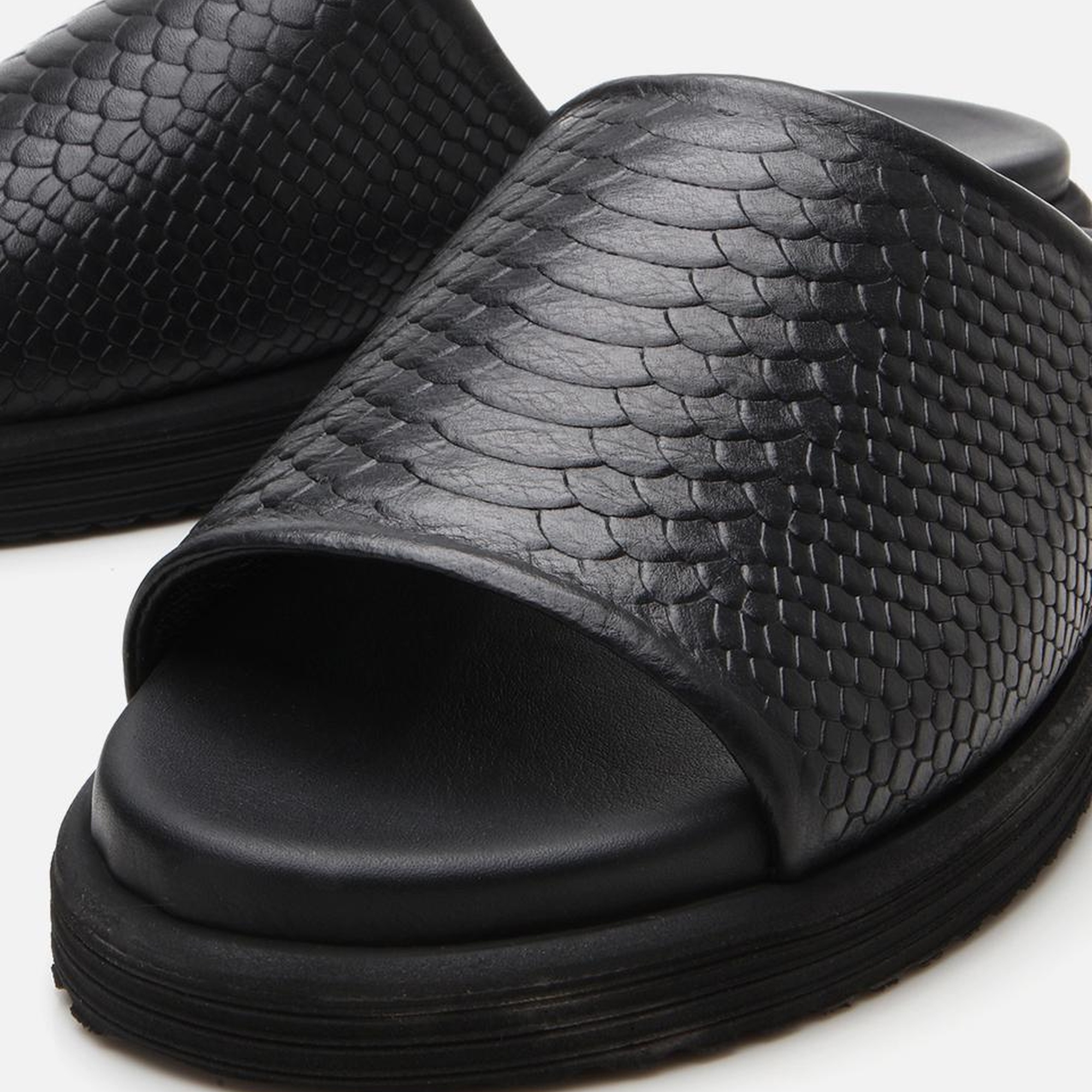 Erkek Deri Siyah Dokulu Ultra Hafif Tabanlı Terlik