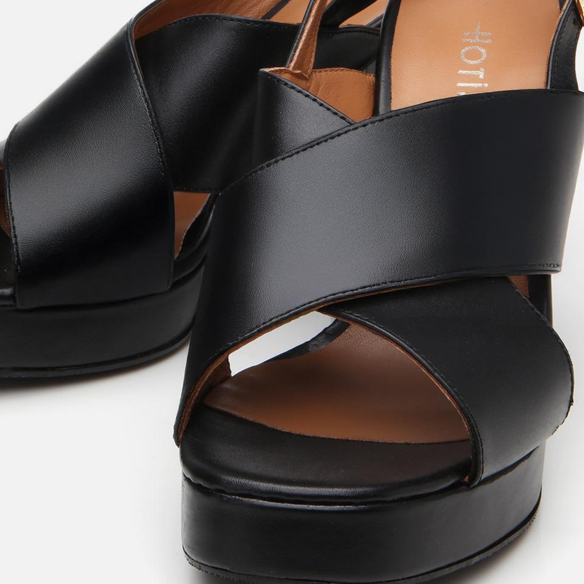 Kadın Deri Siyah Topuklu Sandalet