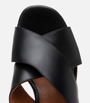  Kadın Deri Siyah Topuklu Sandalet