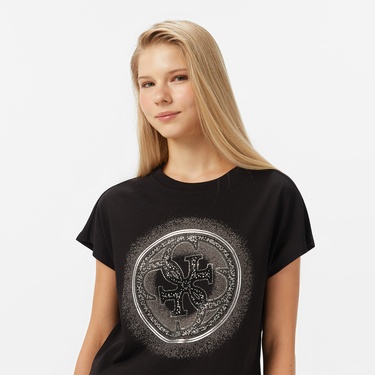  Guess Shaded Slim Fit Kadın Siyah T-Shirt