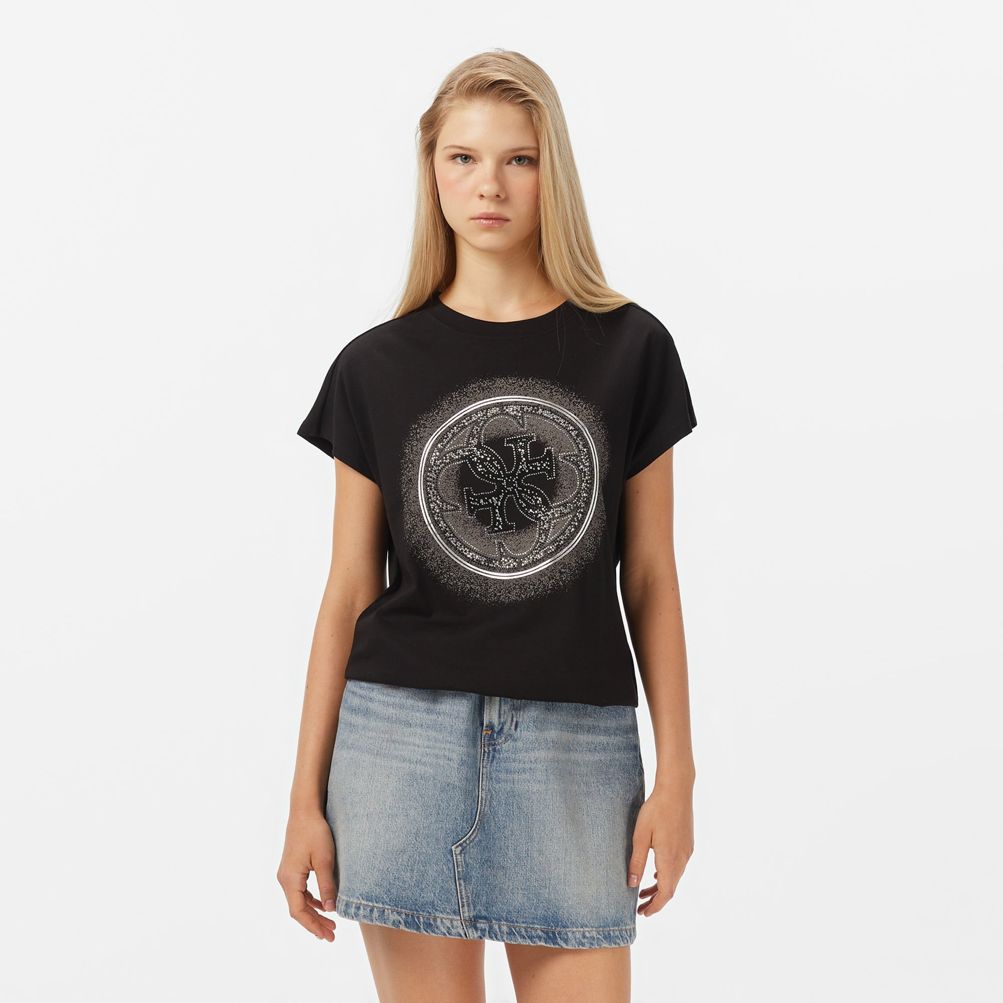  Guess Shaded Slim Fit Kadın Siyah T-Shirt