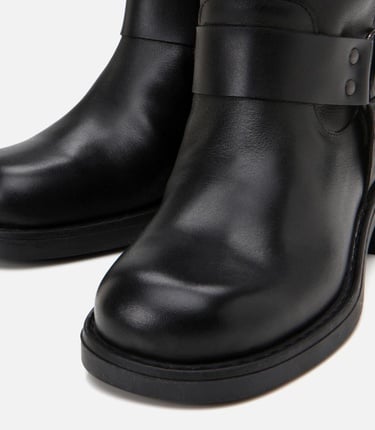  Kadın Deri Siyah Çizme