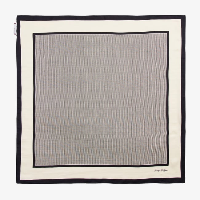  Tommy Hilfiger Elevated Flag Silk Square Kadın Bej Şal