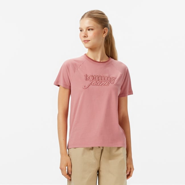  Tommy Jeans Regular Script Kadın Pembe T-Shirt