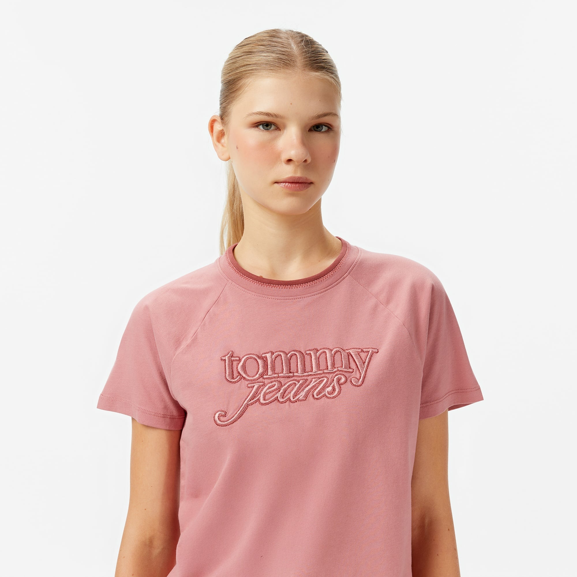 Tommy Jeans Regular Script Kadın Pembe T-Shirt