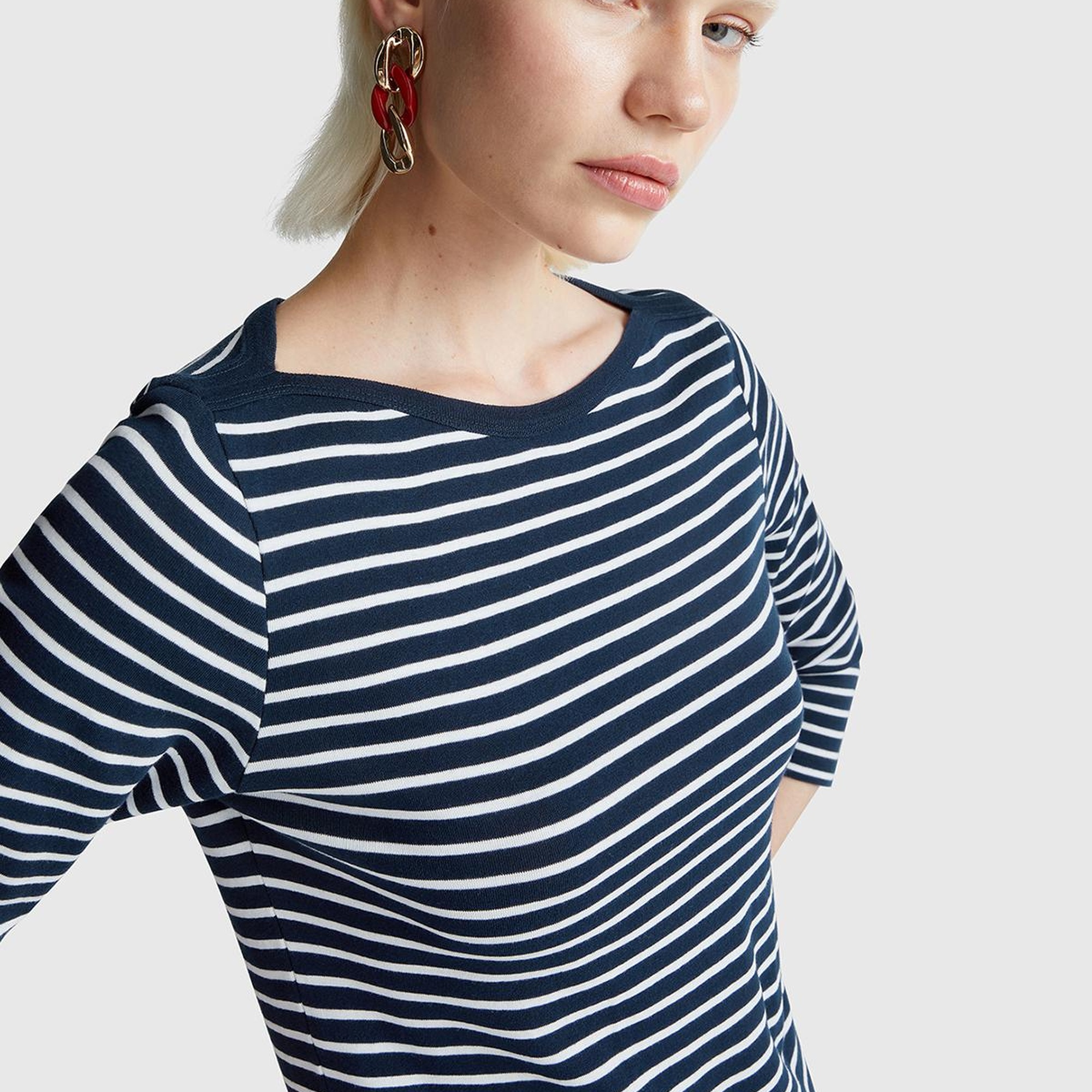 Kadın Lacivert %100 Pamuk Çizgili Logolu Kayık Yaka Truvakar Kol T-Shirt