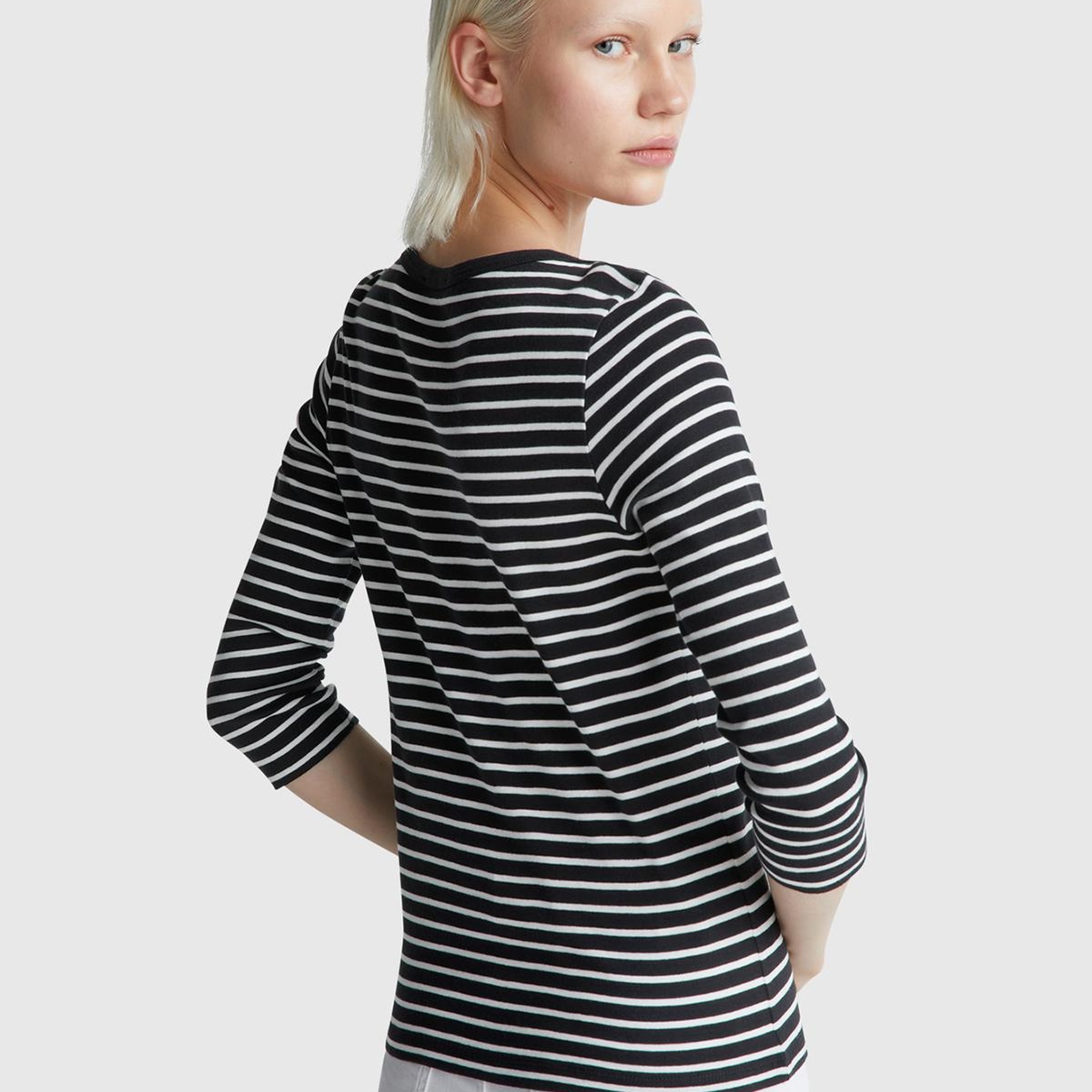 Kadın Sİyah %100 Pamuk Çizgili Logolu Kayık Yaka Truvakar Kol T-Shirt
