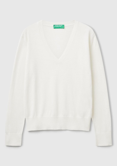  Kadın Krem Viskoz ve İpek Karışımlı V Yaka Triko Kazak