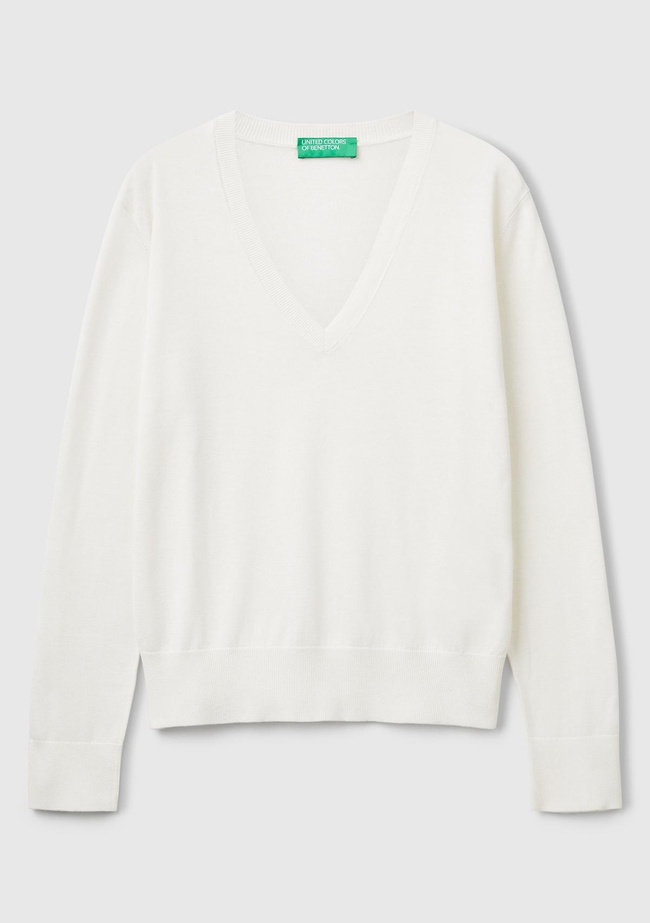  Kadın Krem Viskoz ve İpek Karışımlı V Yaka Triko Kazak