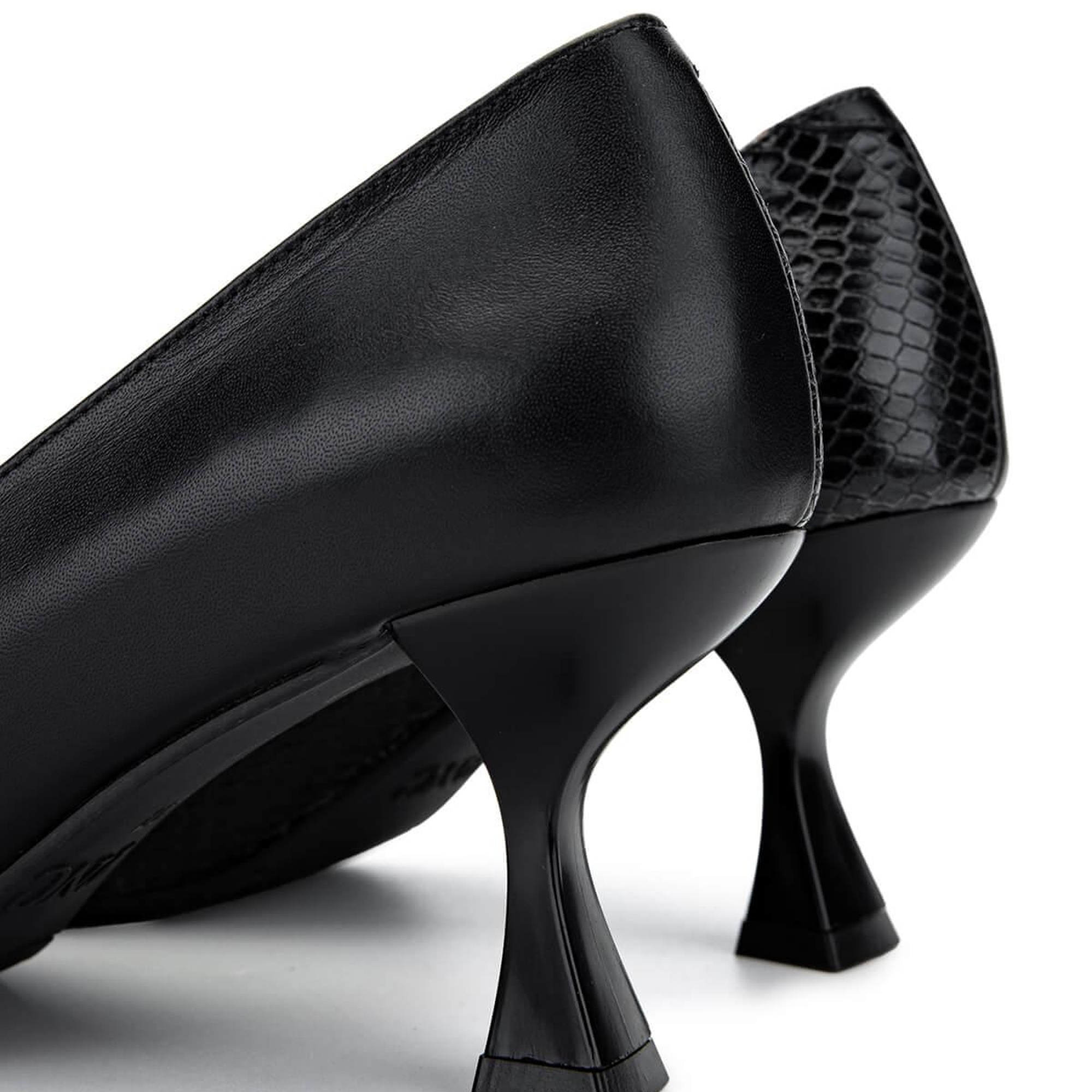 Tamer Tanca Kadın Hakiki Deri Siyah Topuklu Ayakkabı