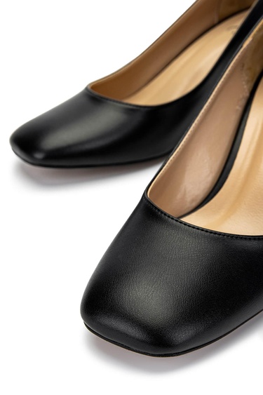  Tamer Tanca Kadın Vegan Siyah Deri Topuklu Ayakkabı