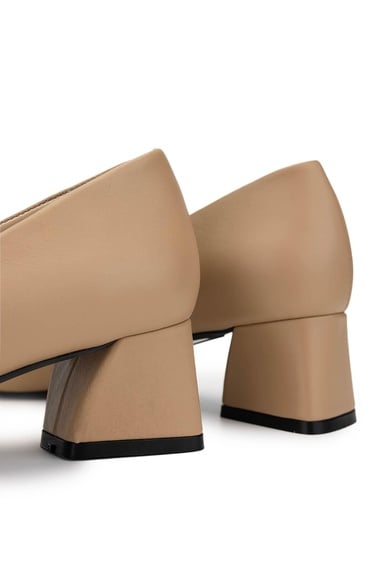  Tamer Tanca Kadın Hakiki Deri Bej Topuklu Ayakkabı