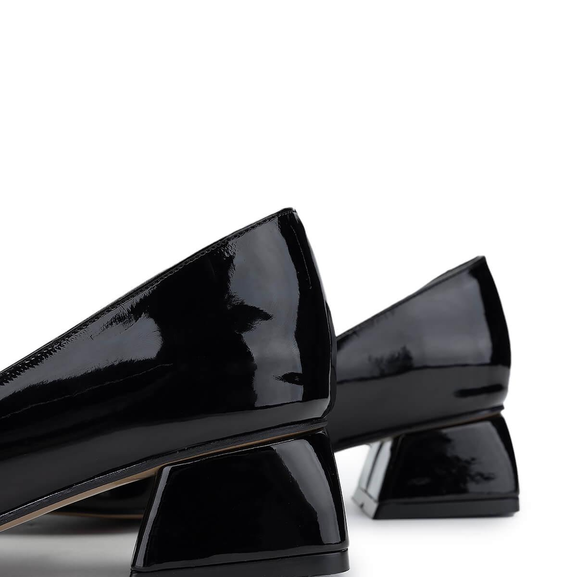 Tamer Tanca Kadın Vegan Siyah Rugan Topuklu Ayakkabı