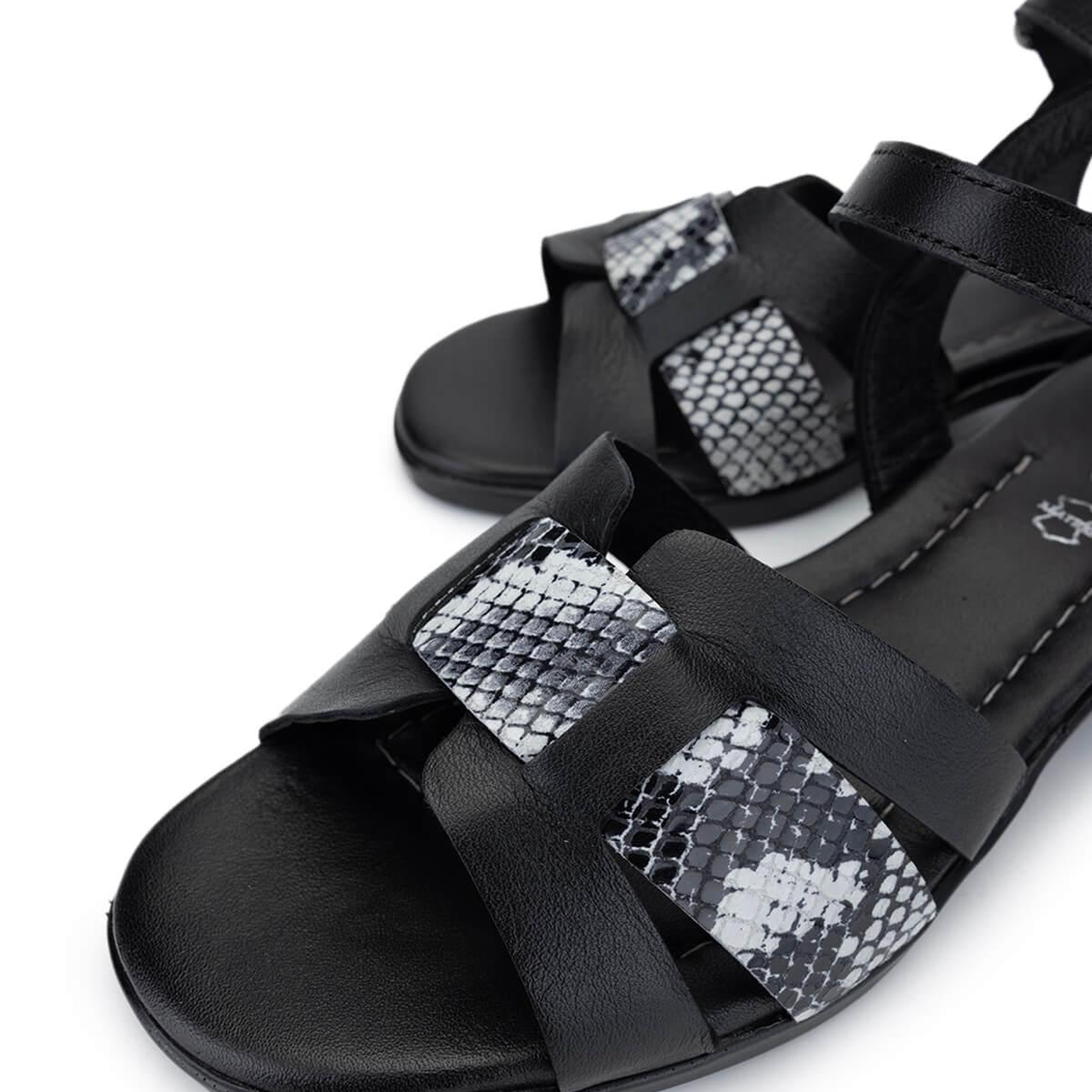 Tamer Tanca Kadın Hakiki Deri Siyah Topuklu Sandalet