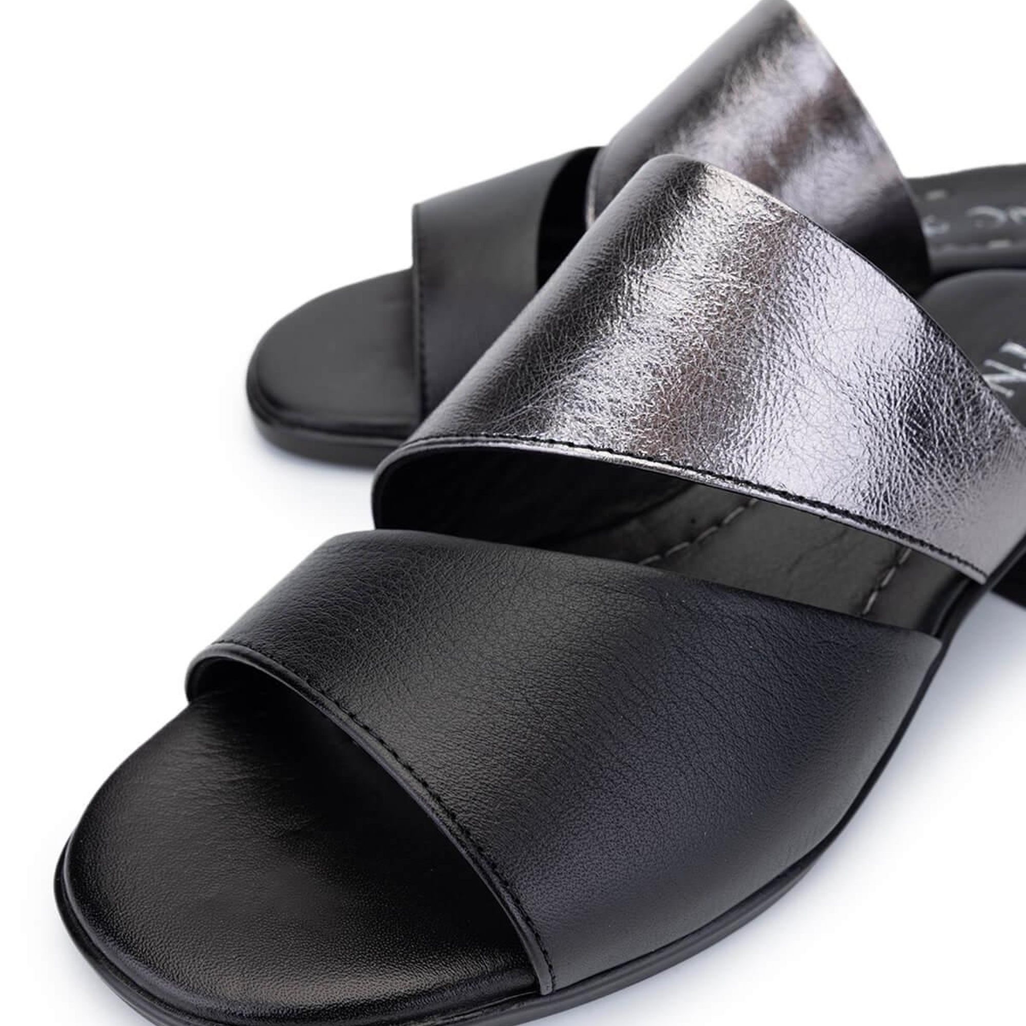 Tamer Tanca Kadın Hakiki Deri Siyah Topuklu Terlik