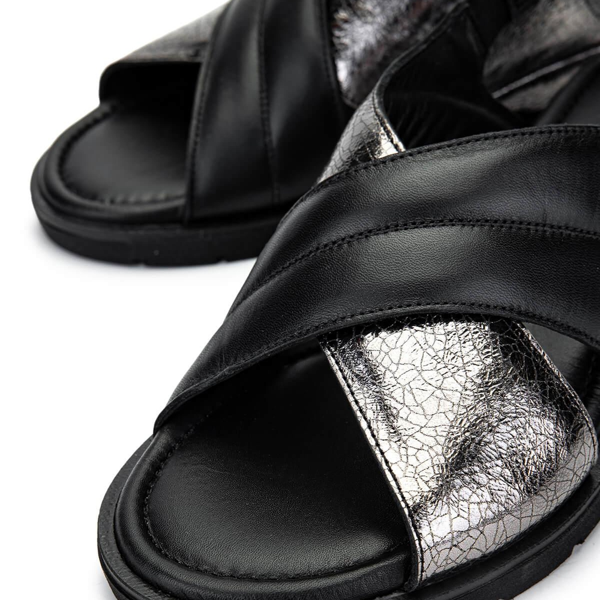 Tamer Tanca Kadın Hakiki Deri Siyah Topuklu Sandalet