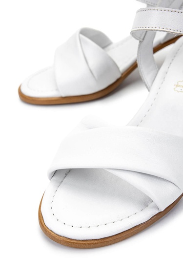  Tamer Tanca Kadın Hakiki Deri Beyaz Topuklu Sandalet