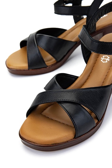  Tamer Tanca Kadın Hakiki Deri Siyah Deri Topuklu Sandalet