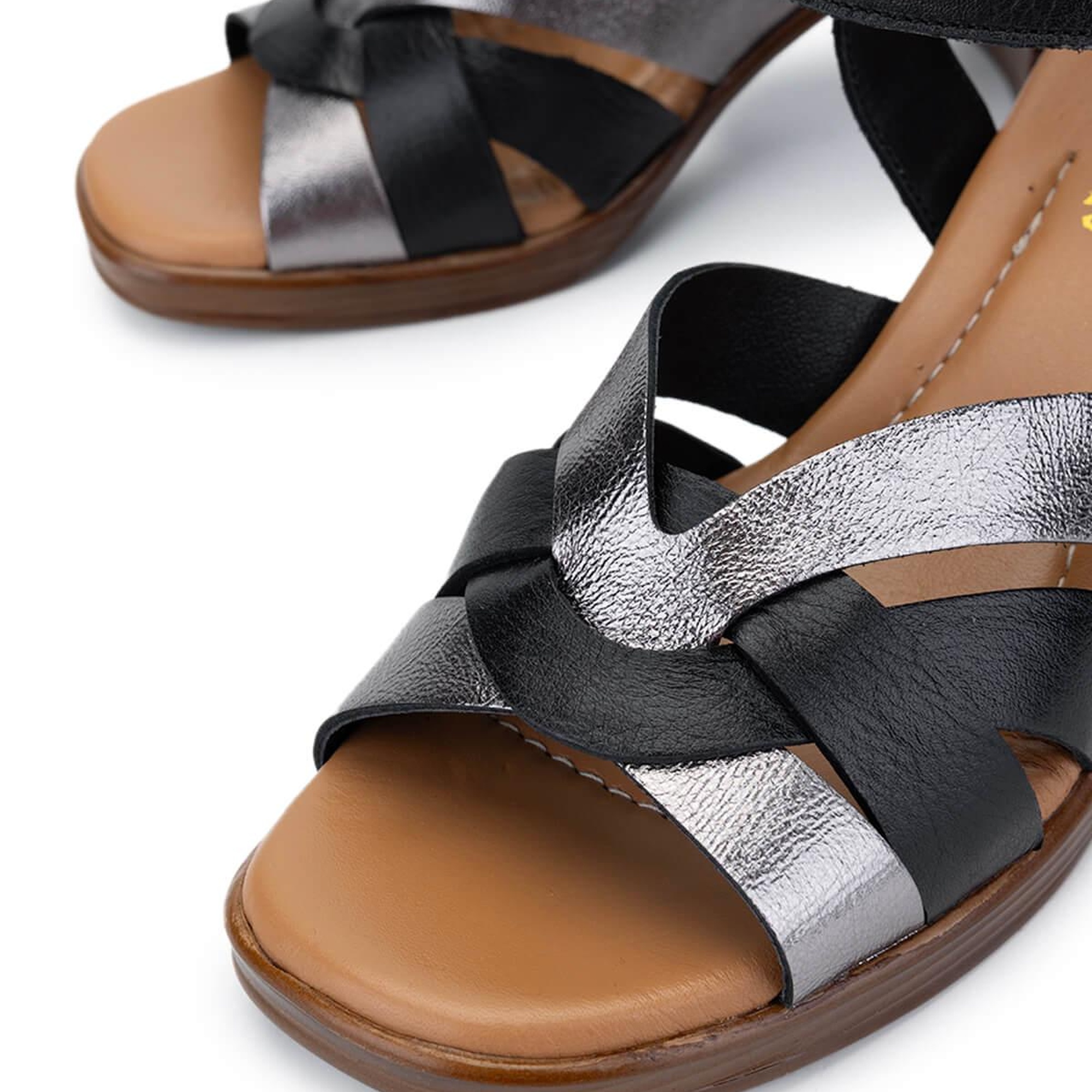 Tamer Tanca Kadın Hakiki Deri Siyah Topuklu Sandalet