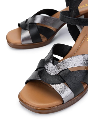  Tamer Tanca Kadın Hakiki Deri Siyah Topuklu Sandalet