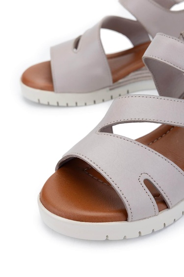  Tamer Tanca Kadın Hakiki Deri Gri Topuklu Sandalet